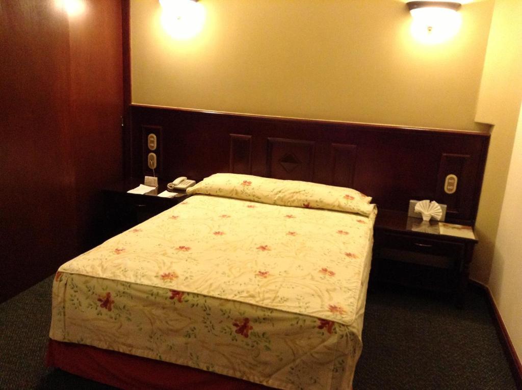 Hotel Real De Uruapan Uruapan  ภายนอก รูปภาพ